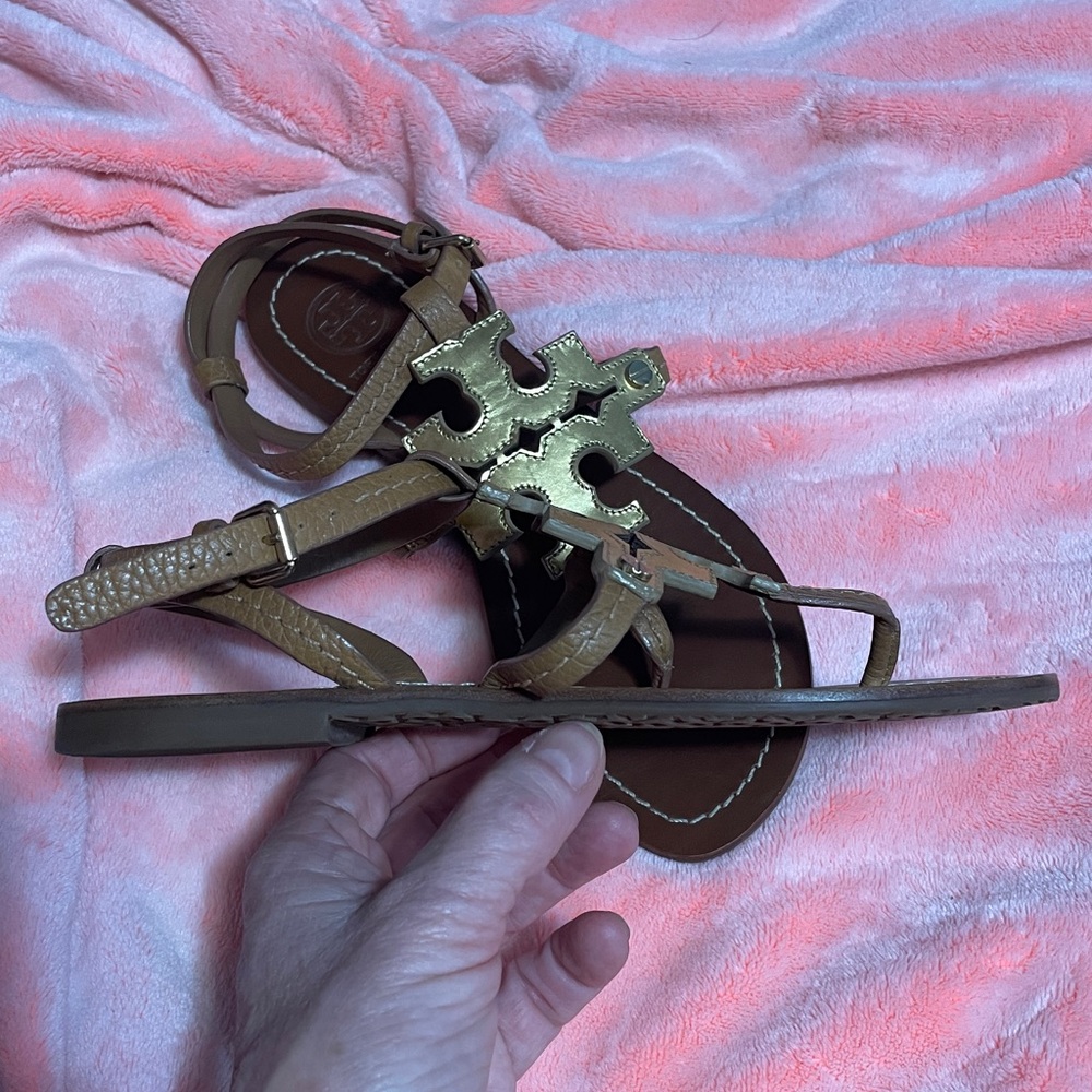 Tory Burch Phoebe Leather Sandals with Authentic, Gold Accent Logo.
Very Nice.